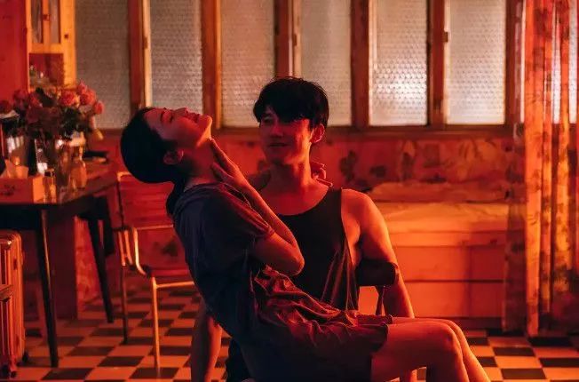 切记，这样的女生爱“劈腿”！