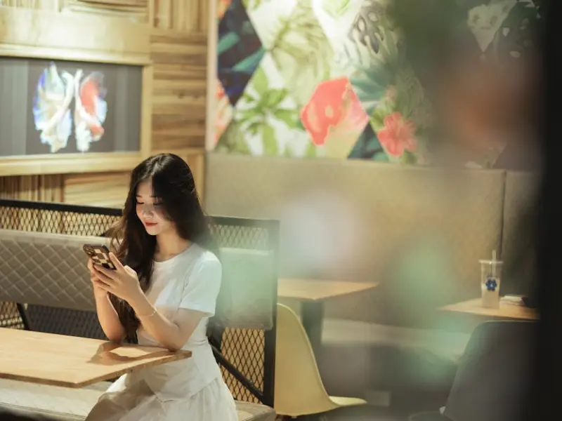 跟女生聊天话题100个_刚开始怎么跟女生聊天找话题，5个聊天技巧要参考