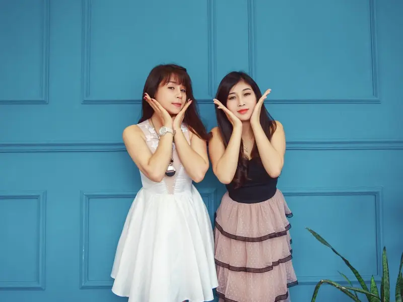 初次加女生微信怎么聊_刚加上女生的微信，如何聊可以轻易变熟悉