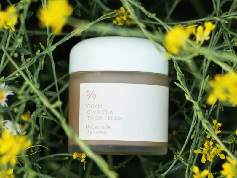 刚开始加女生微信怎么聊天_和女孩聊天不需要一本正经，偶尔需要撩一把