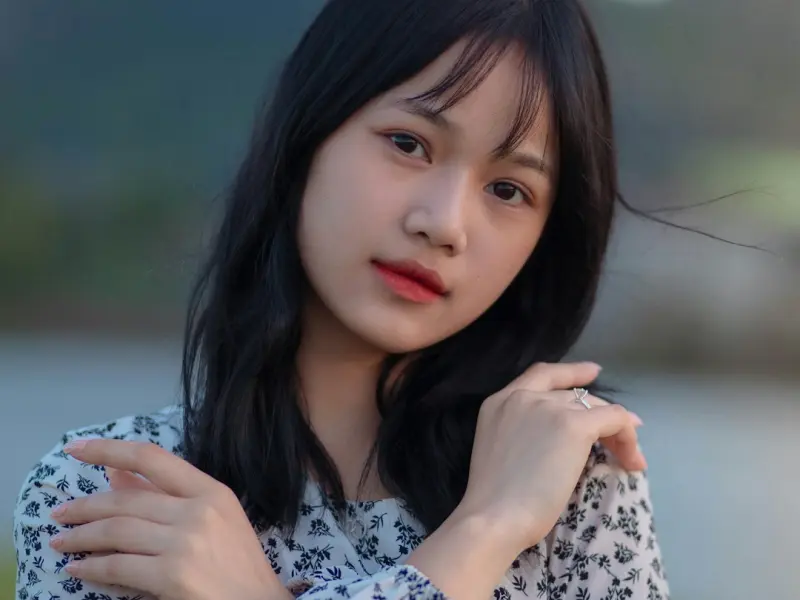 跟女生聊天怎么聊出感情_上chuang之前，不要跟女生聊“情感话题”，必死！