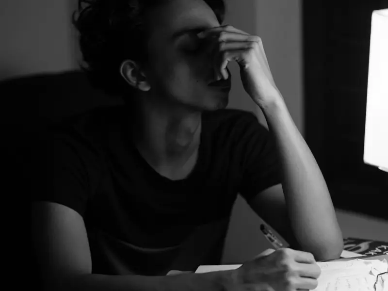 和女孩子聊天如何找话题_相亲聊不下去了，话题枯竭心态炸：聊天真的能搞定恋爱吗？