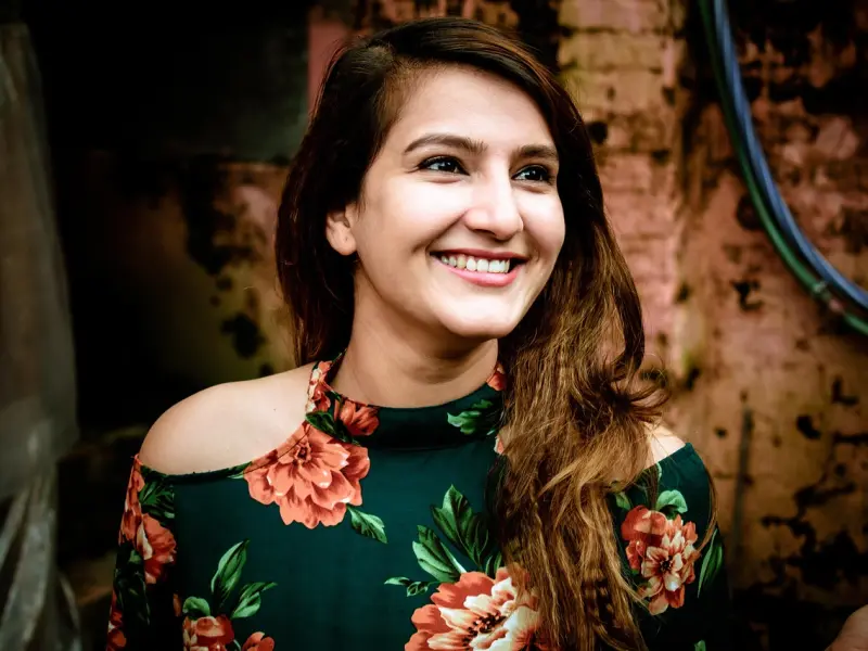 美女约会_49名嫌疑人落网！美女主播“同城约会”骗局曝光