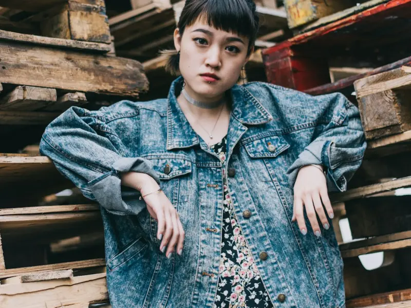 发什么能吸引女生和你聊天_女生瞬间吸引男生的3个聊天技巧，助你瞬间征服他！