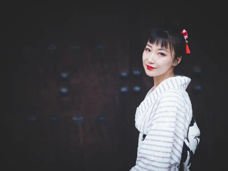 和不熟悉的女生怎么聊天_男人想约女人出来？说这两句，基本一约就成