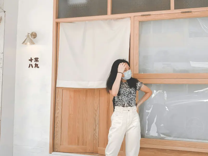 跟女生聊天交友app_上线就送女朋友？交友APP广告到底多低俗