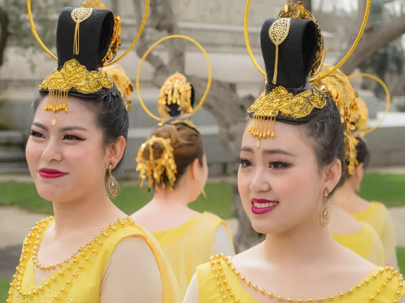 怎么追一个难追的女生_一个女人想让男人追她：会有这几个信号，成功率100%